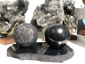 bi cầu shungite