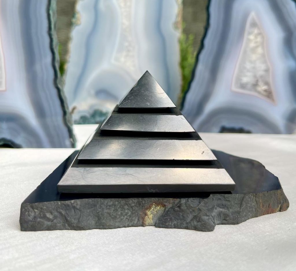 kim tu thap shungite sakkara